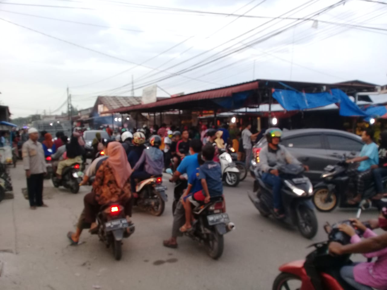 Jelang Berbuka, Jalan Kesuma Jayamukti Dumai Macet