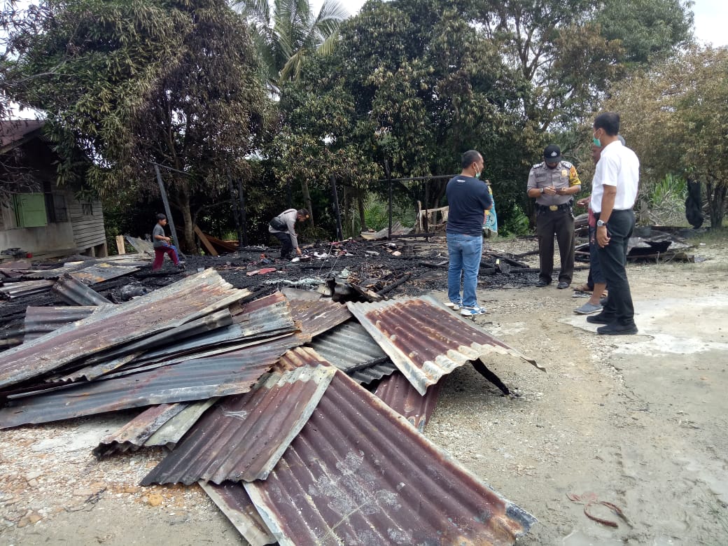 Satu Unit Rumah di Pelalawan Hangus Terbakar