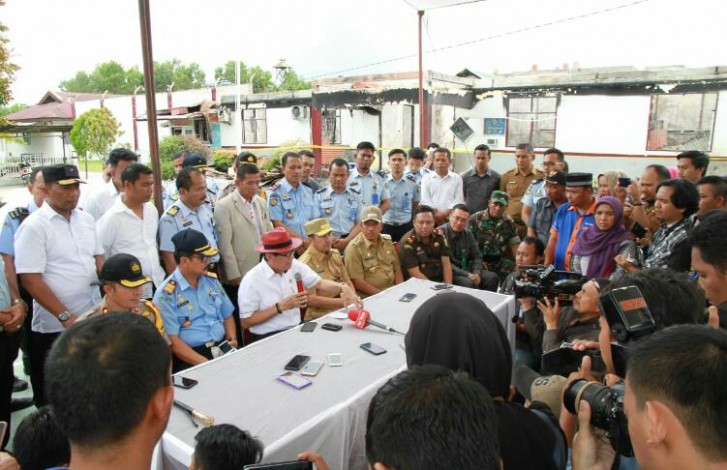Menkum HAM Tinjau Rutan Siak yang Dibakar Napi