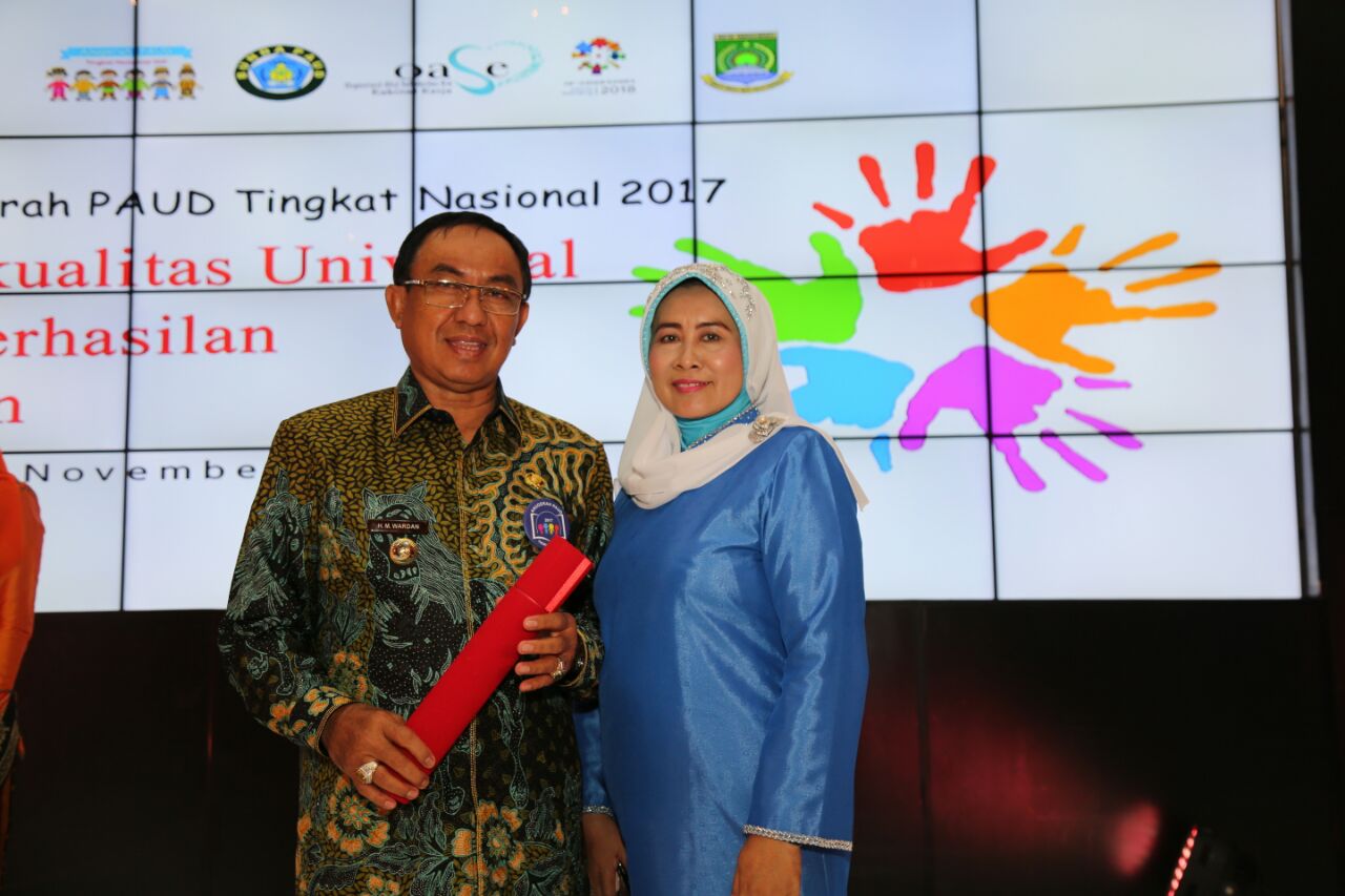 Bupati Inhil Terima Penghargaan Tingkat Nasional