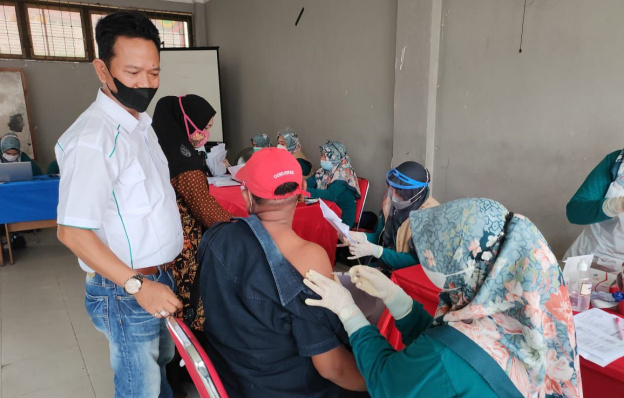 Kadin Inhil Perhatikan Protokol Kesehatan saat Vaksinasi Dosis Kedua