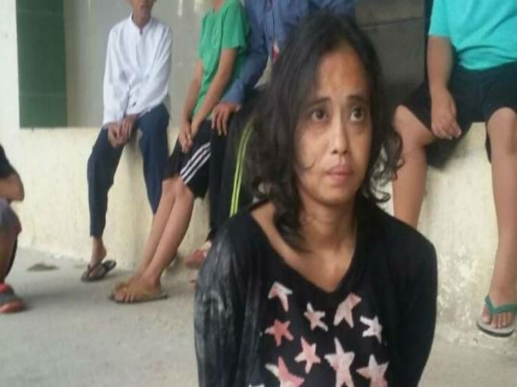 Begini Aksi Brutal Wanita Stres Tikam Ulama di Depok