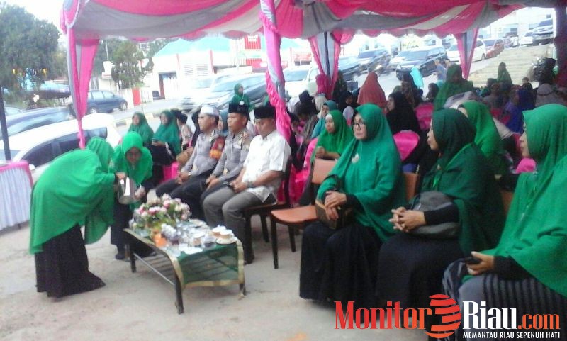 Majelis Taklim Al-Falah Batam Bukber dengan Anak Yatim dan Kaum Duafa