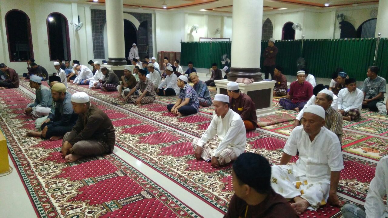 1 Bulan Sekali, Pejuang Subuh Padati Mesjid Darul Mukhlisin Perumnas Parit 3 Tembilahan Barat