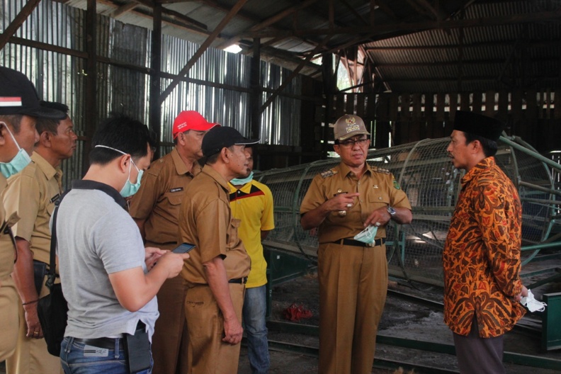 Bupati Inhil Tinjau Peralatan Pengolahan Kelapa Terpadu
