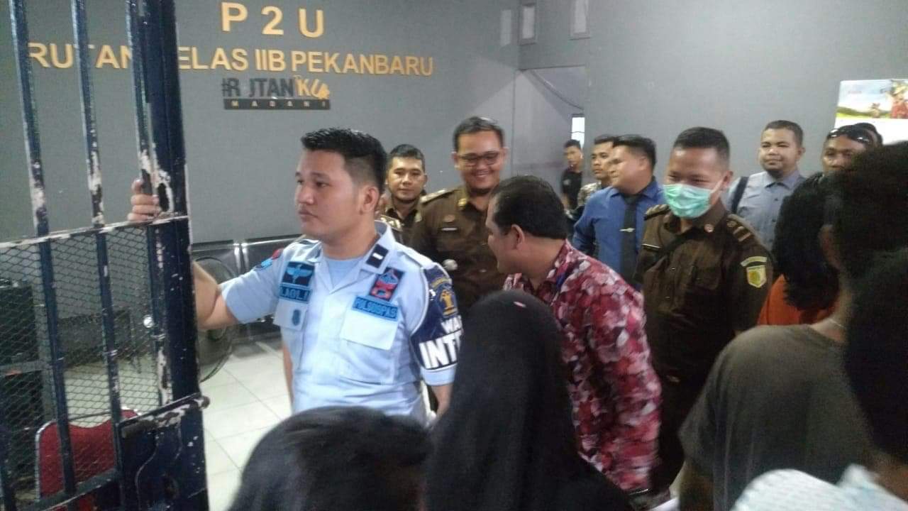Kejari Pekanbaru Resmi Tahan Toroziduhu