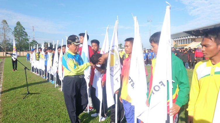Bupati Wardan Kukuhkan kontingen Porprov Riau Utusan Inhil