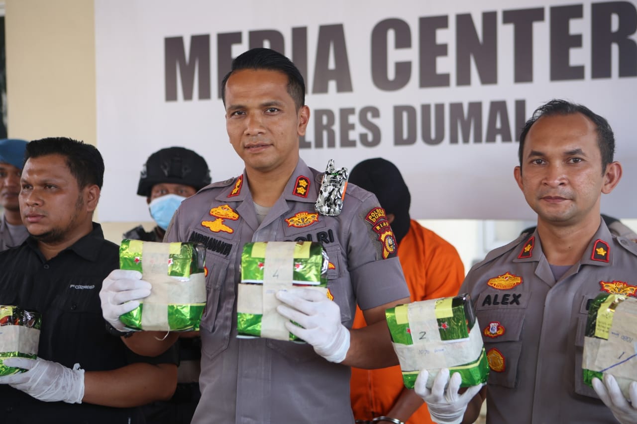Kembali, Polres Dumai Amankan Kurir Sabu Beserta Barang Buktinya