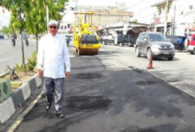 Pemko Dumai Lakukan Pengaspalan di Sejumlah Titik Jalan Rusak