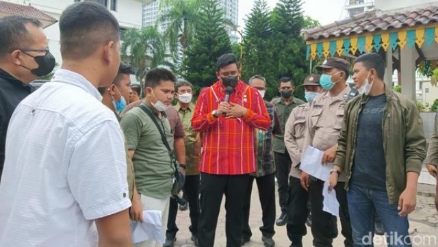 Terima Keluhan soal Bangunan Liar, Bobby Singgung Centre Point