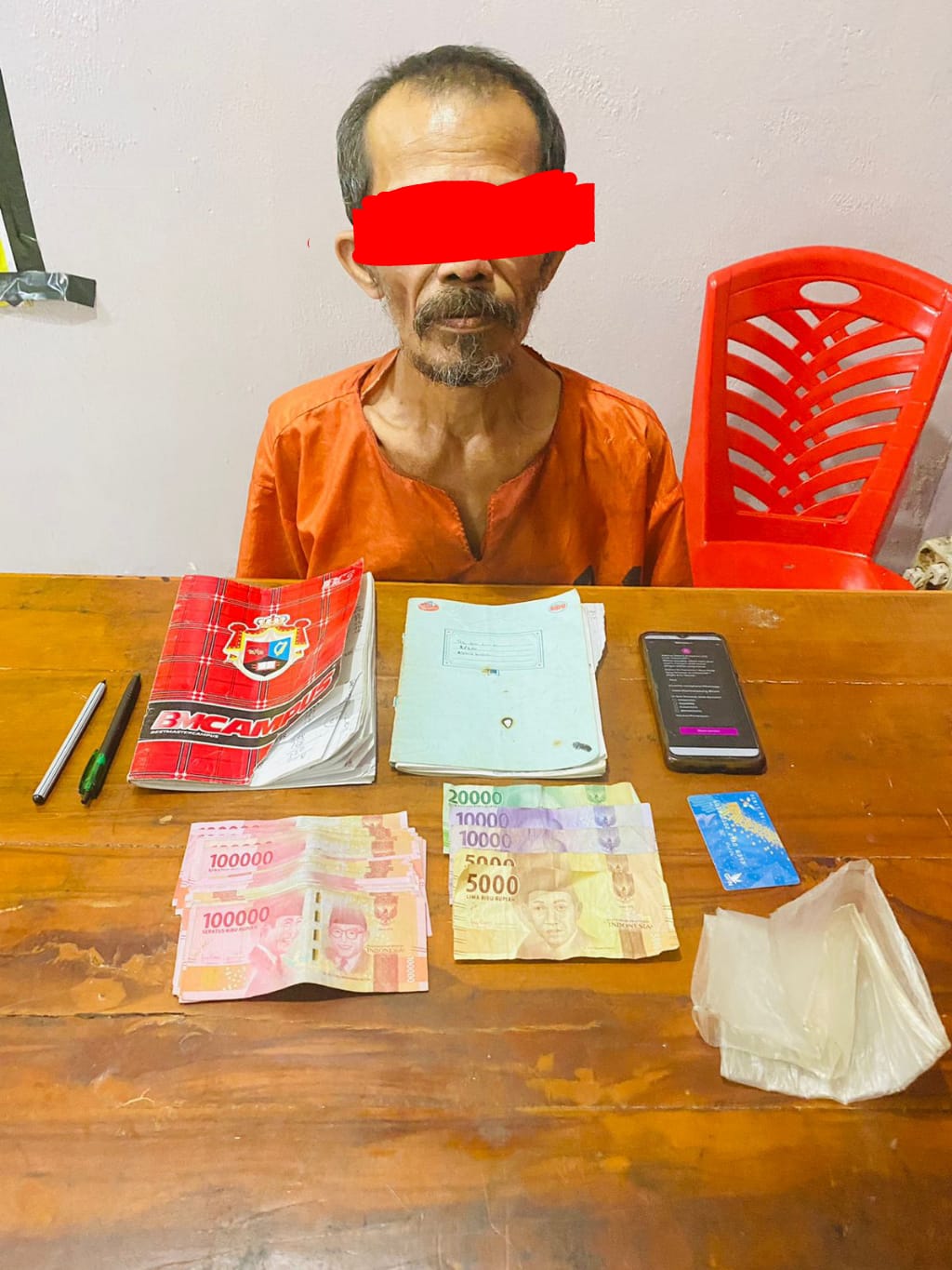 Pria Paruh Baya Diseret Kedalam Jeruji Besi Oleh Tim Reskrim Polsek Mandau