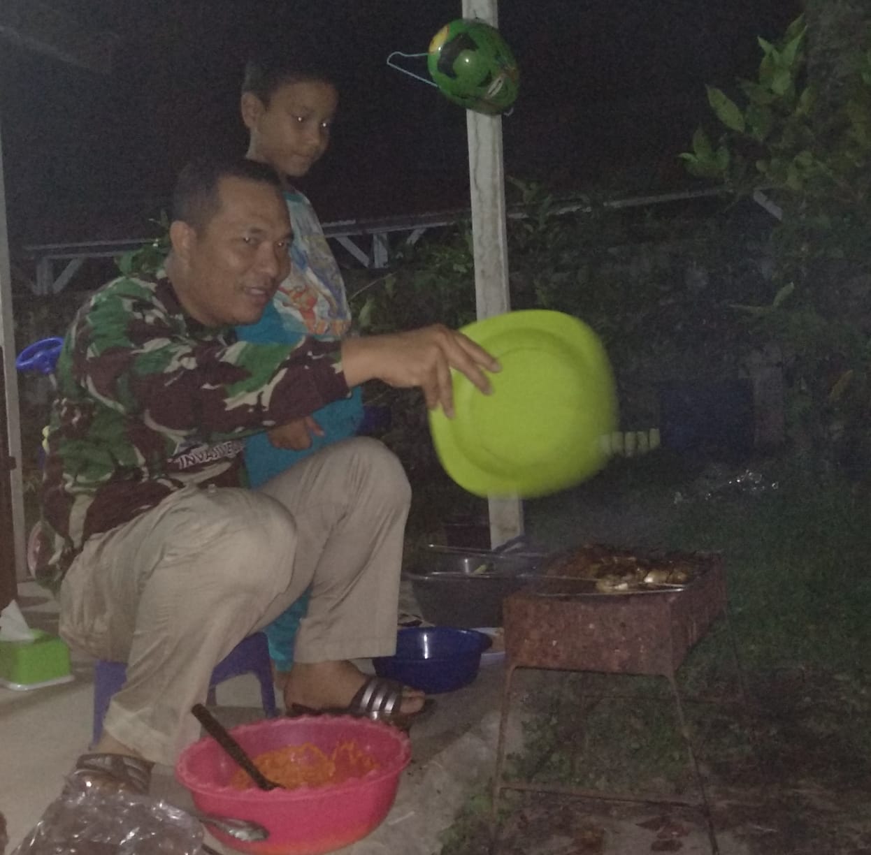 TMMD ke 107, Bersama Masyarakat, Satgas TMMD Bakar Ikan Bersama
