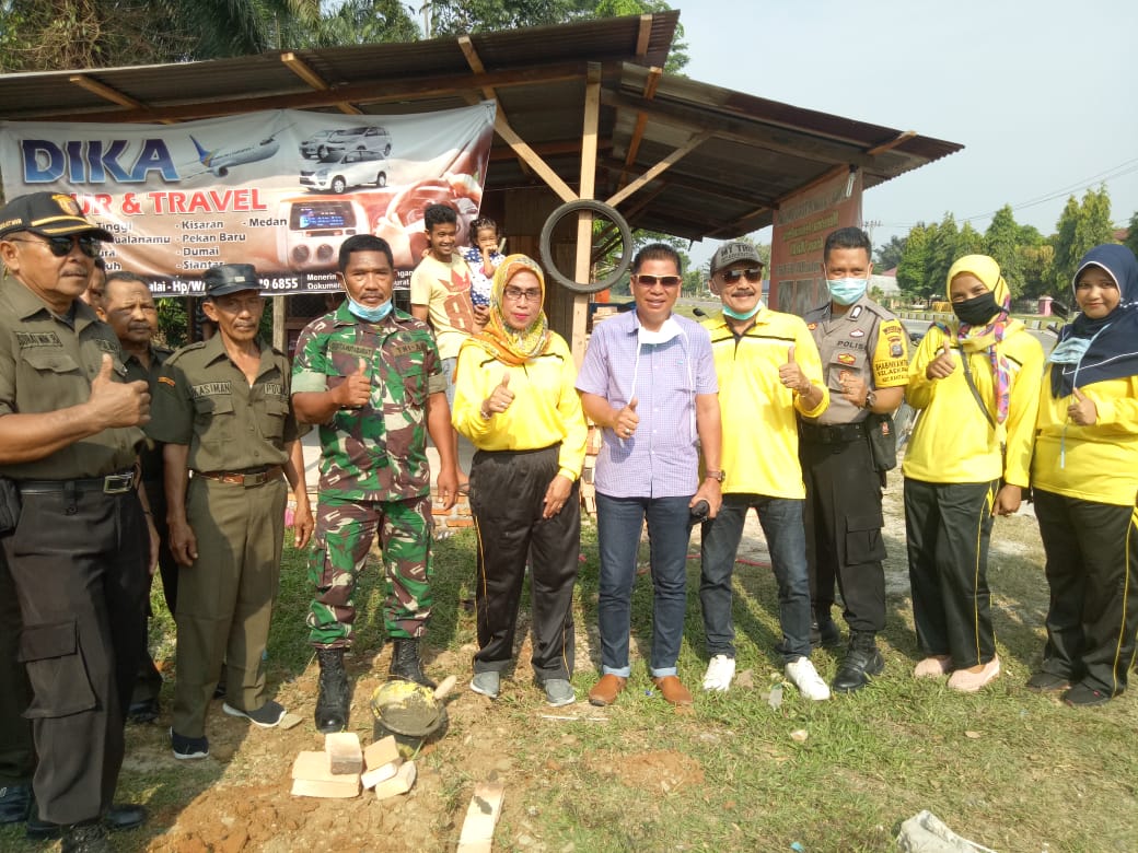 Bersama Camat Rantau Utara, Lurah Aek Paing Hadiri Peletakan Batu Pertama Poskamling