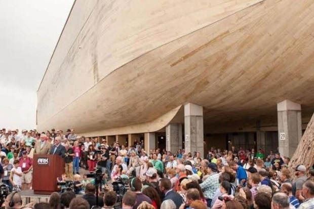 Replika Kapal Nabi Nuh Kebanjiran, Pemilik Tuntut Kompensasi