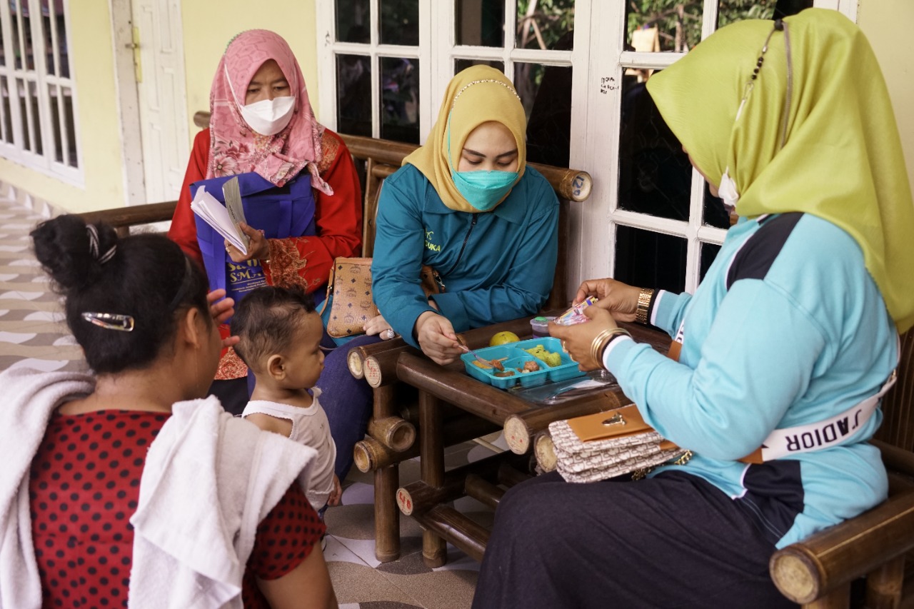 TP-PKK Kecamatan Mandau Bagikan 22 Paket Kepada Balita Stunting