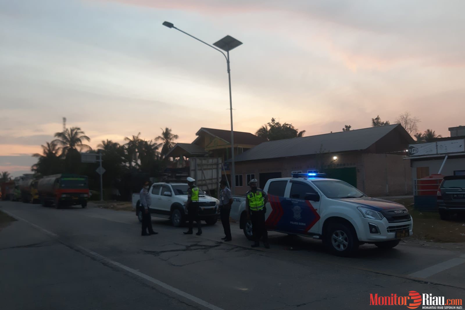 Tertibkan Kendaraan Berat di Jam Larangan, Dishub dan Satlantas Polres Dumai Lakukan Pengawasan