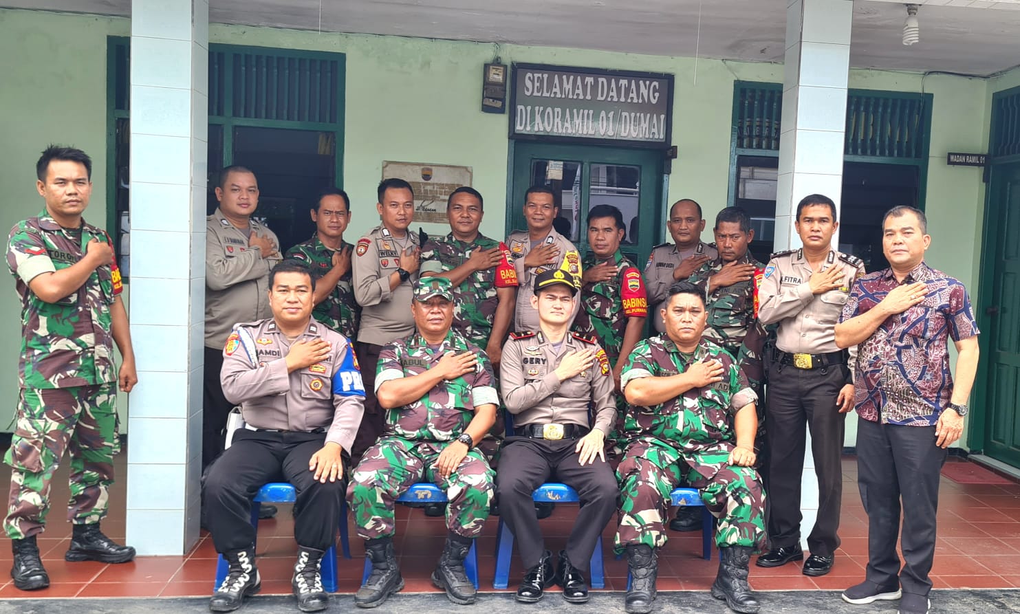 Datangi Koramil 01, Mayor Inf Kabul Sambut Kedatangan Ipda Grey Barloy