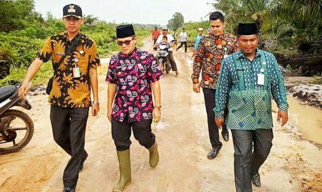 Berjalan 1 Km Ditempuh Wako Dumai Demi Meresmikan SMP Negeri 21 Parit Sadak