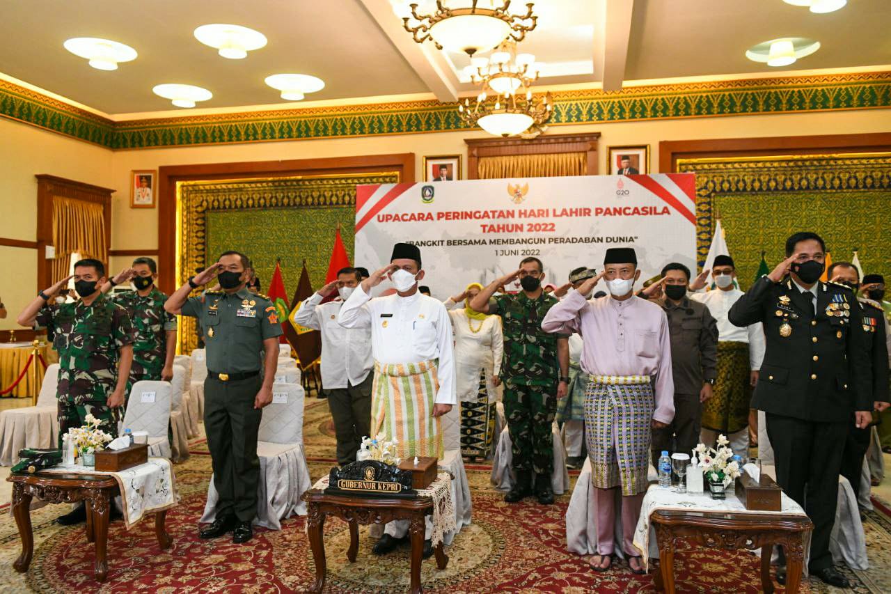 Gubernur Ansar Ikuti Upacara Peringatan Hari Lahir Pancasila Secara Virtual dari Gedung Daerah