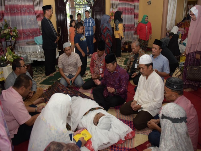 Bupati Bengkalis dan Siak, Kunjungi Rumah Duka