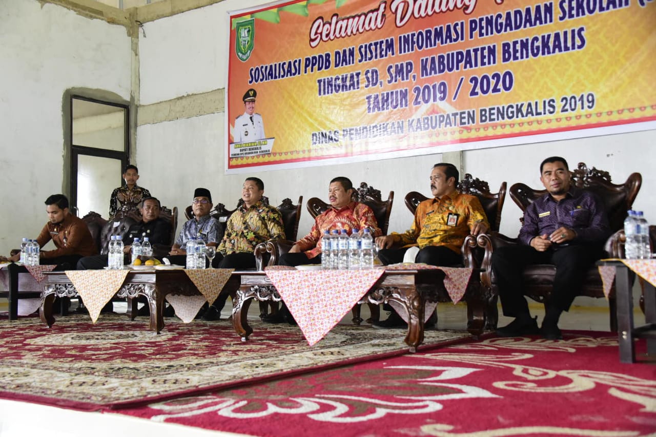 Bupati Amril Mukminin Buka Sosialisasi PPDB dan SIPlah