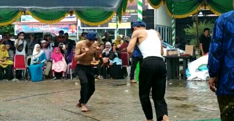 Pertunjukan Debus saat Pelantikan Paguyuban Warga Banten di Batam