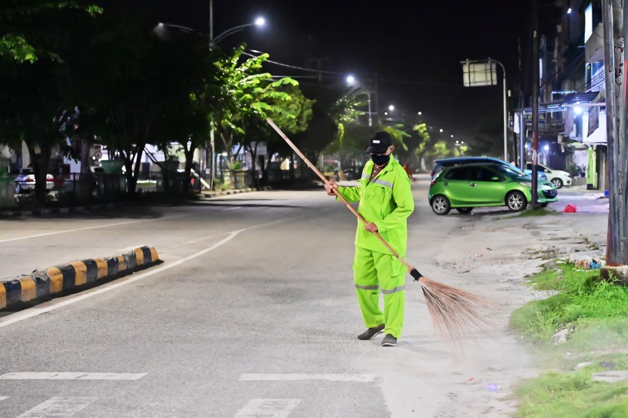 Di Balik Sapu yang Menyapu Adipura