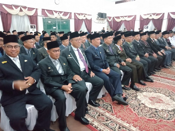 Termasuk Sekda, Bupati Rohil Mutasi Massal Pejabat