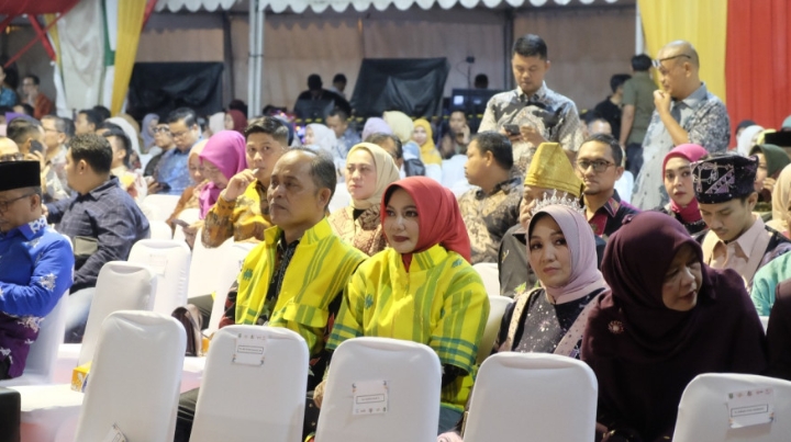 Pj Bupati Inhil Saksikan Kemeriahan Gebyar BBI Dan Lancang Kuning Carnival 2024