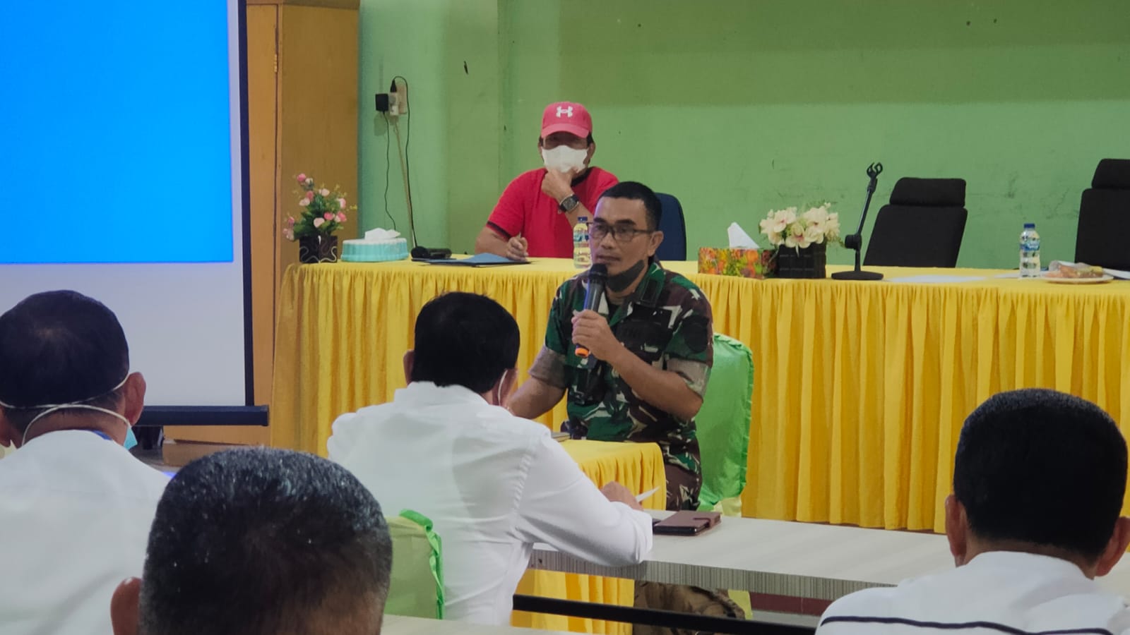 Danramil 02 Rambah Beri Pembekalan Wawasan Kebangsaan terhadap Kades Terpilih