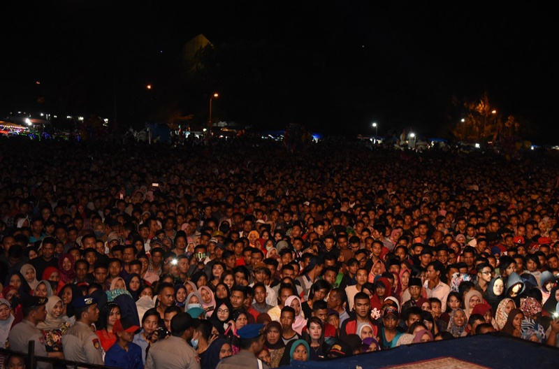 Taman Andam Dewi Bengkalis menjadi lautan Manusia