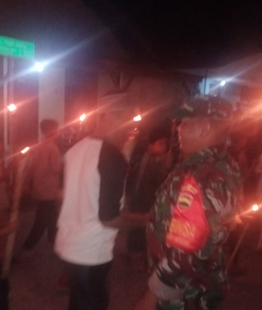 Sertu Sareh Bantu Pengawalan Takbir Keliling