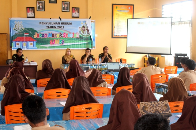 JMS Kejari Inhil Beri Penyuluhan Hukum ke SMAN 2 Tembilahan