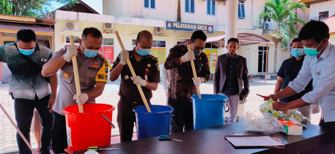 Polres Dumai Musnahkan Barang Bukti Narkotika Bukan Tanaman