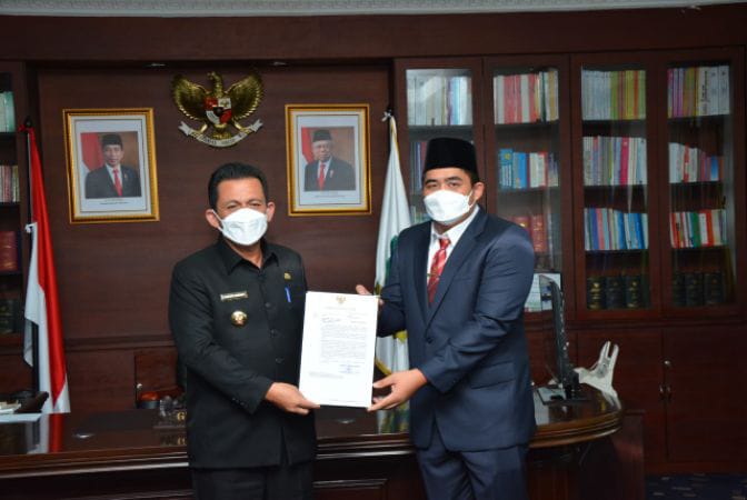 Gubernur Ansar Menetapkan Roby Kurniawan Sebagai Plt Bupati Bintan