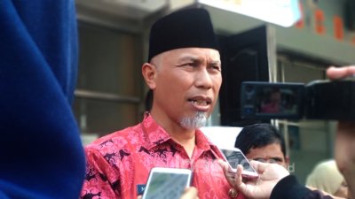 Mahyeldi Terima SK Sebagai Calon Gubernur Sumbar