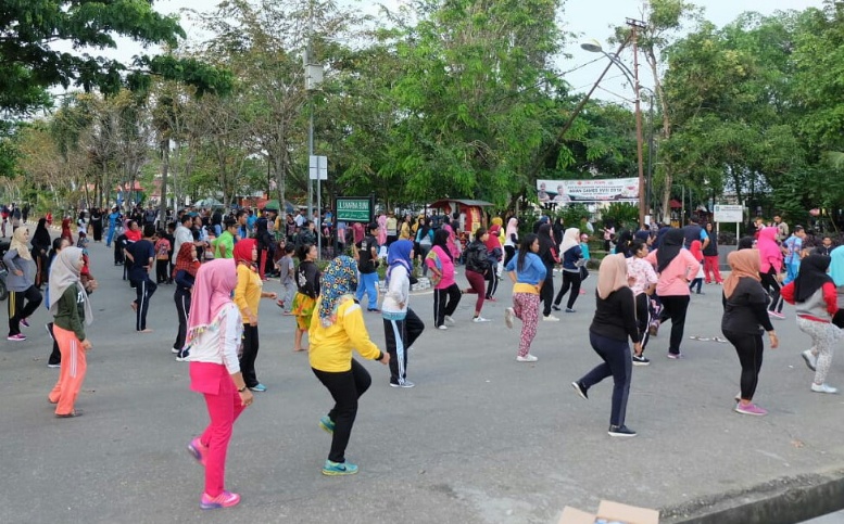 Arena Senam Pagi di Jalan Swarna Bumi Dipadati para IRT
