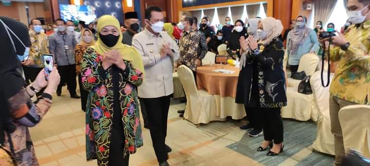 Ansar Ahmad dan Khofifah Indar Parawansa Tandangani MoU Kerjasama Perdagangan