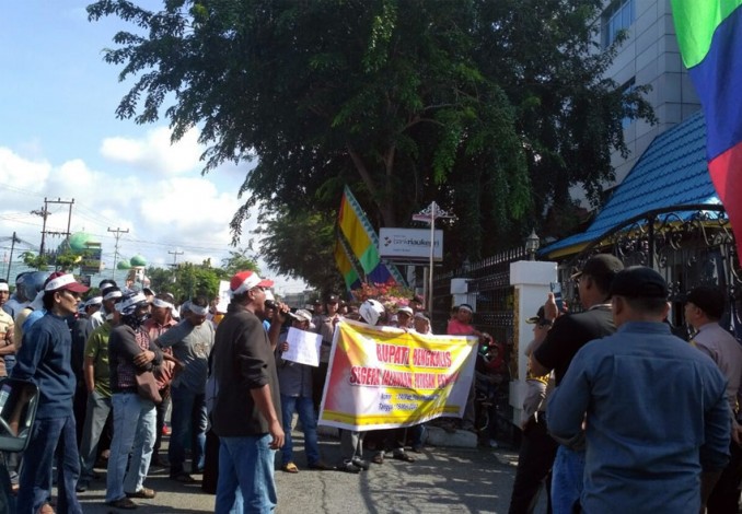 Eks Karyawan BLJ Unras di Kantor Bupati Bengkalis