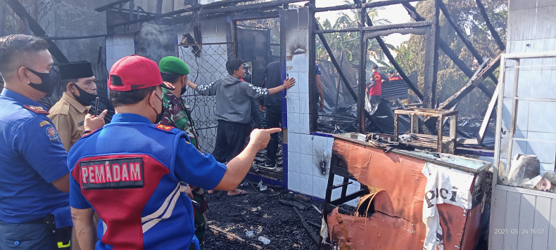 Kebakaran, Damkar Inhil Turunkan 5 Armada