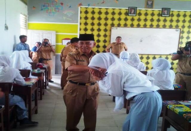 Bupati Optimis Siswa Pelalawan Akan Lulus 100 Persen