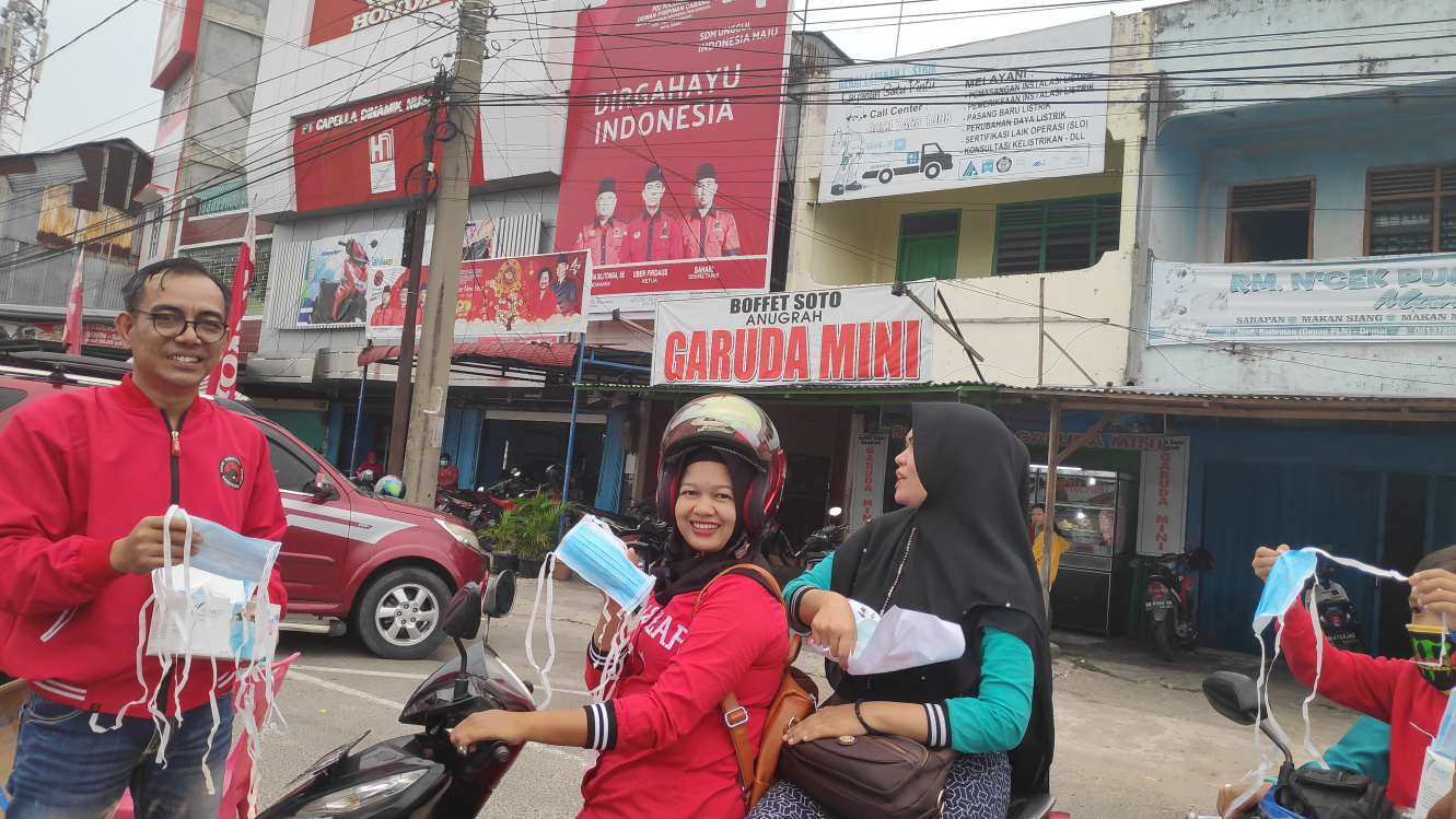 DPC PDI Perjuangan Kota Dumai Bagikan 5000 Masker