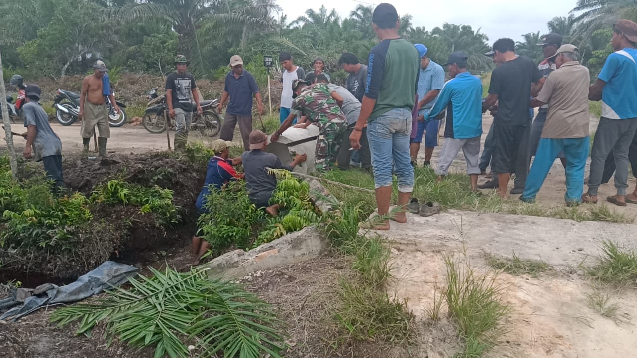 TMMD ke 107, Satgas dan Masyarakat Bangun Gorong-gorong