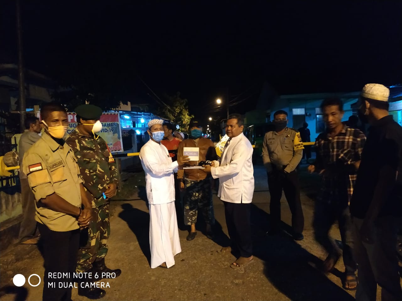 Perangkat Kelurahan Jaya Mukti Bersama Tim Relawan Dan Babinsa Laksanakan Patroli Malam