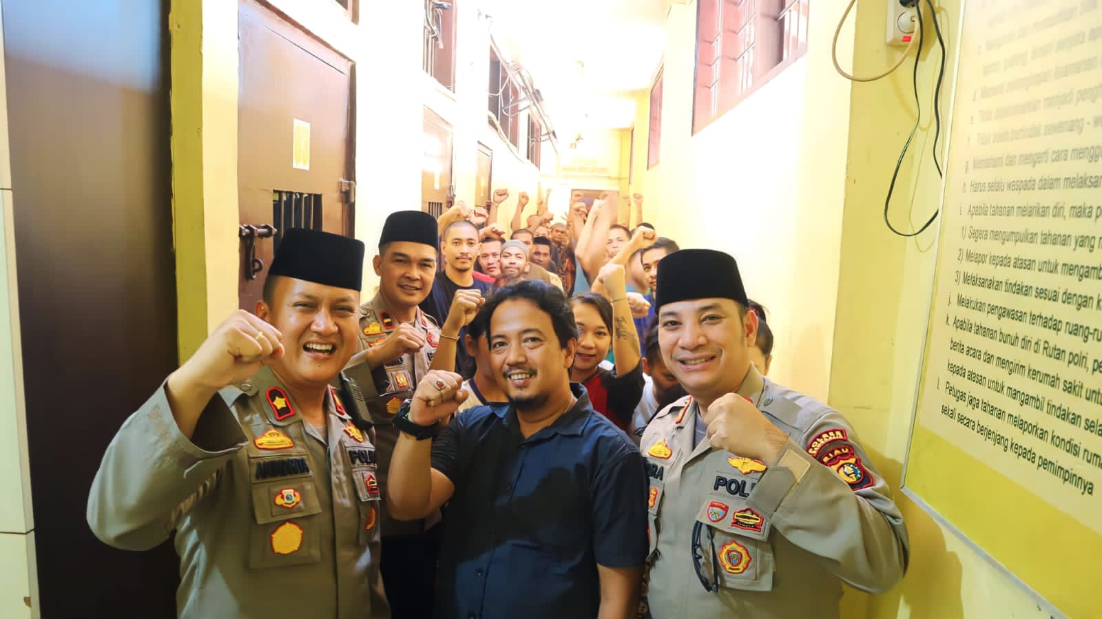 Kapolres Bengkalis Kunjungi Dan Makan Siang Bersama Para Tahanan