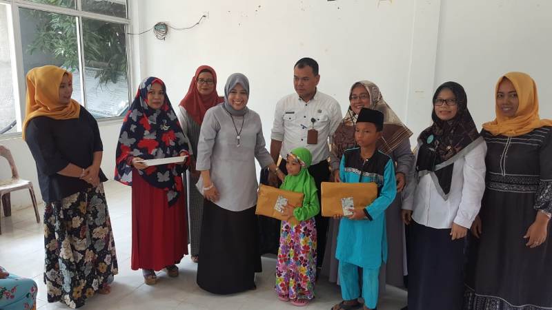 Lurah Tanjung Sengkuang Santuni Anak Yatim Saat Acara PKK