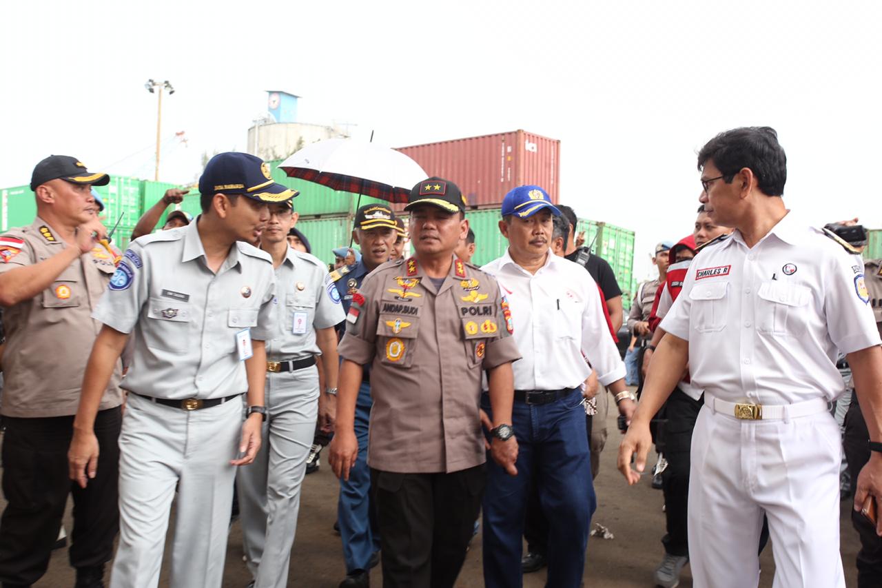 Kapolda Kepri Tinjau Arus Mudik dan Lepas  Keberangkatan  Mudik Gratis