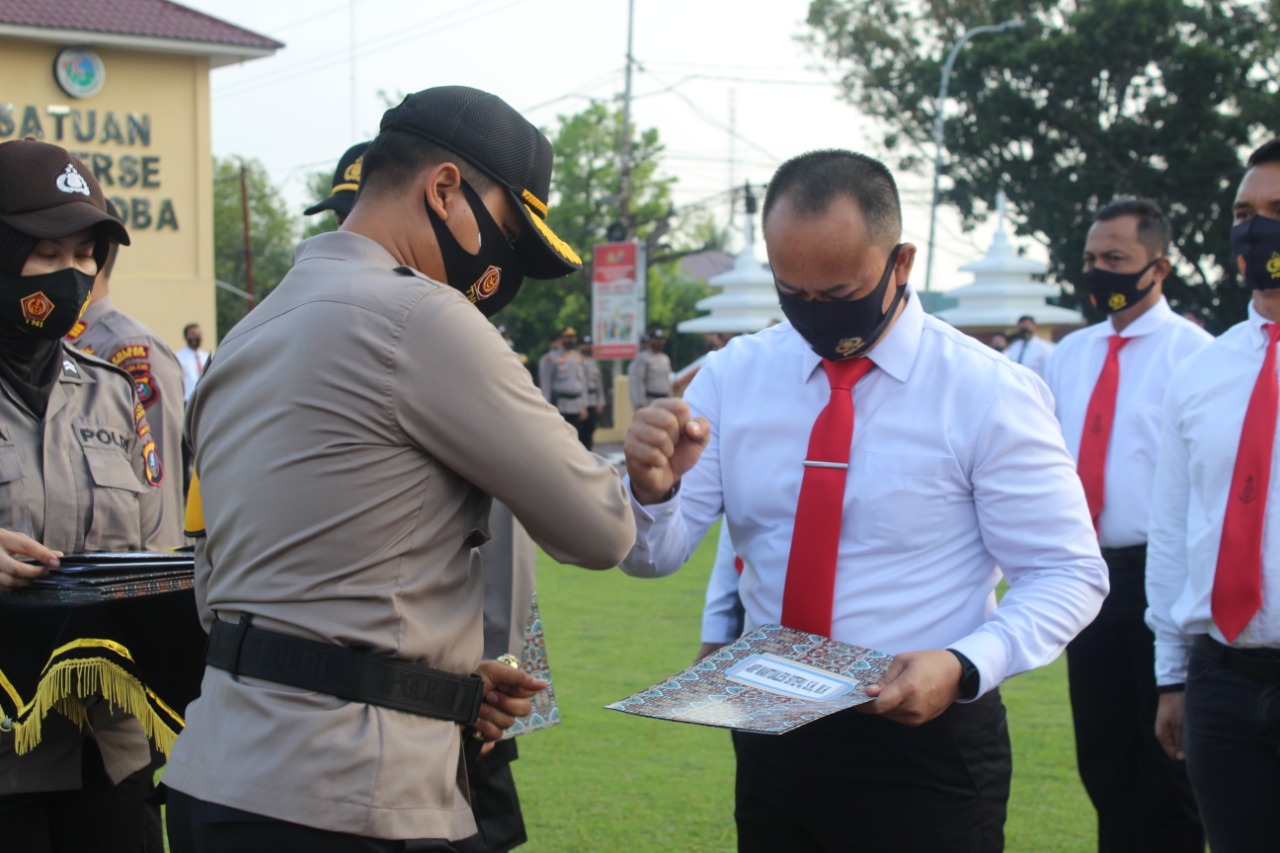 Urutan Dua Se-Sumut, Kapolres Labuhanbatu Berikan Reward Kepada 25 Personil dan Jajaran