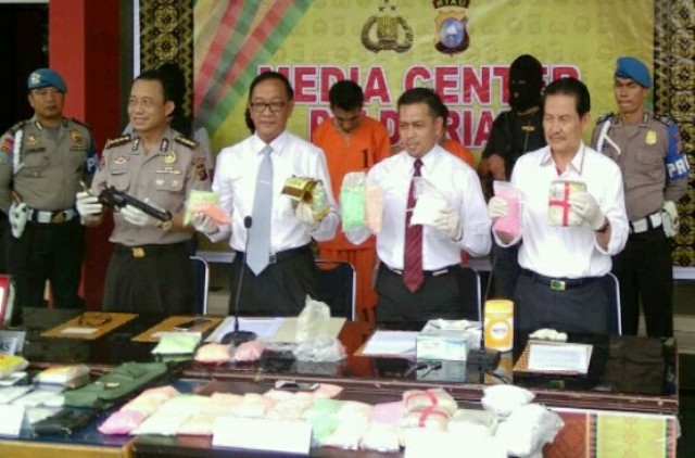 Tangkapan Besar, Polda Riau Sita 7,5 Kg Sabu dan 28.500 Butir Ekstasi