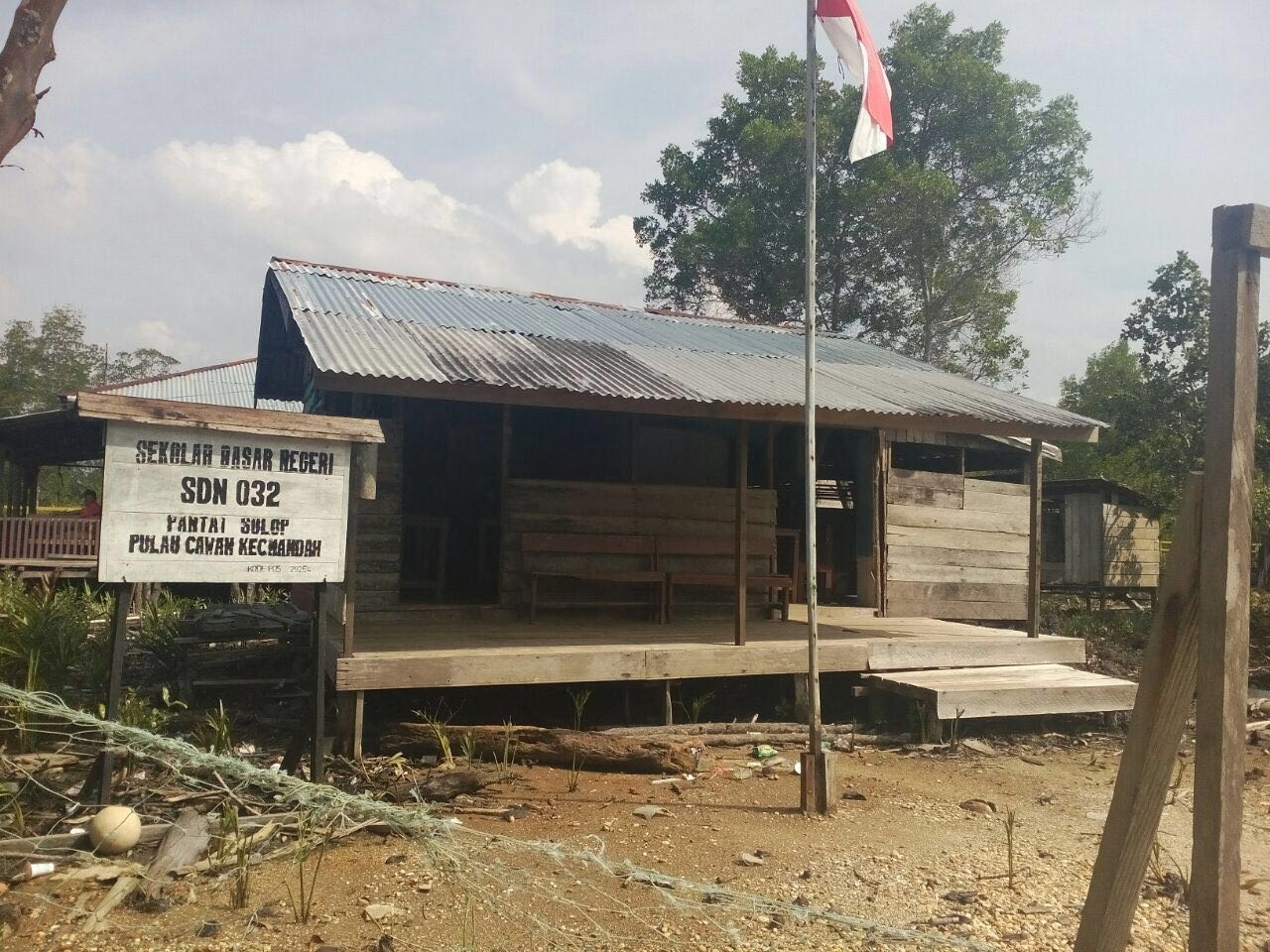 Prihatin..!!! Indonesia Sudah 71 Tahun Merdeka, Masih Ada Sekolah yang Sangat Tidak Layak